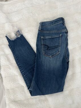American Eagle Outfitters Women's Medium Blue Skinny Jeans with Raw cropped Hem